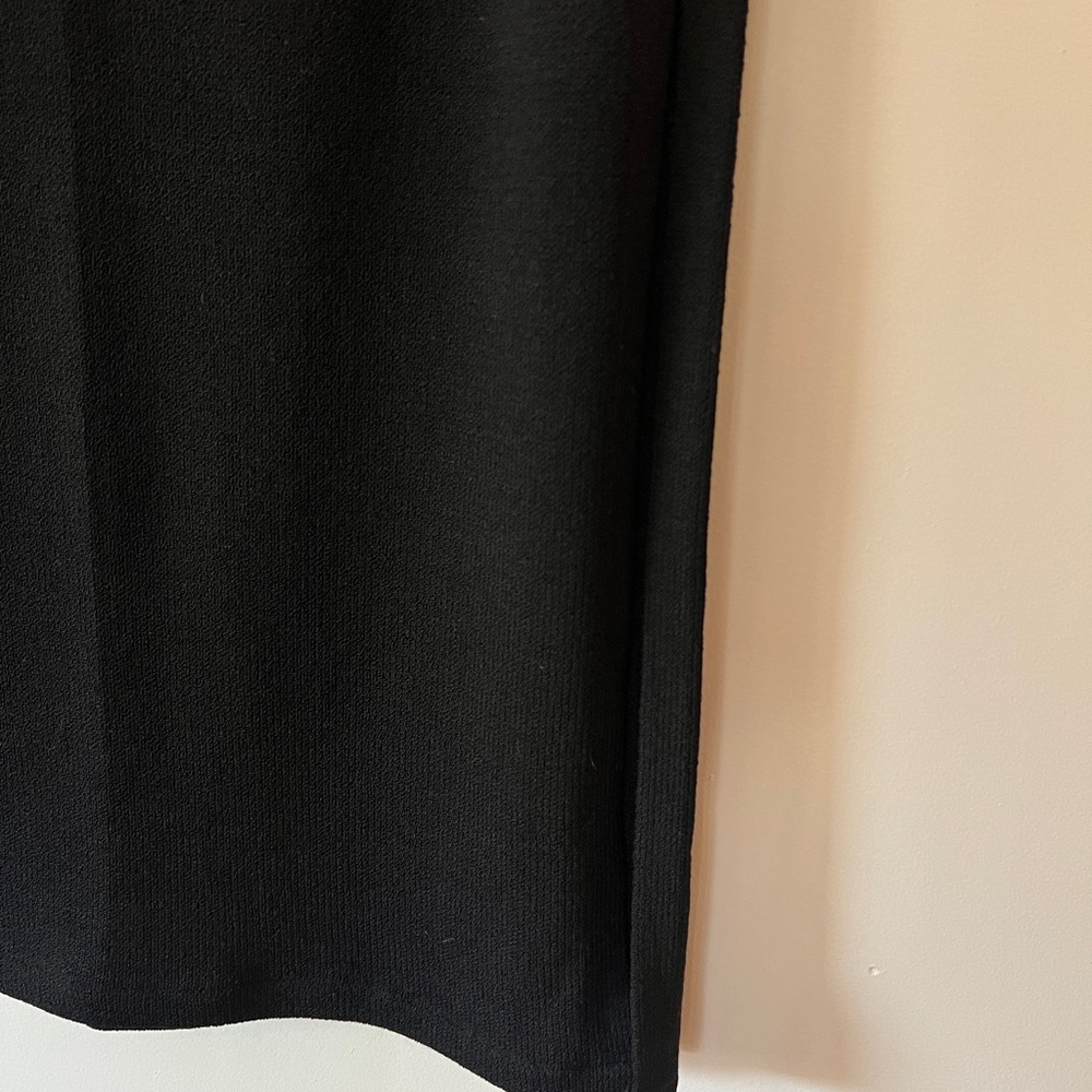 St. John Basic Classic Black Wool Skirt - Picture 9 of 10